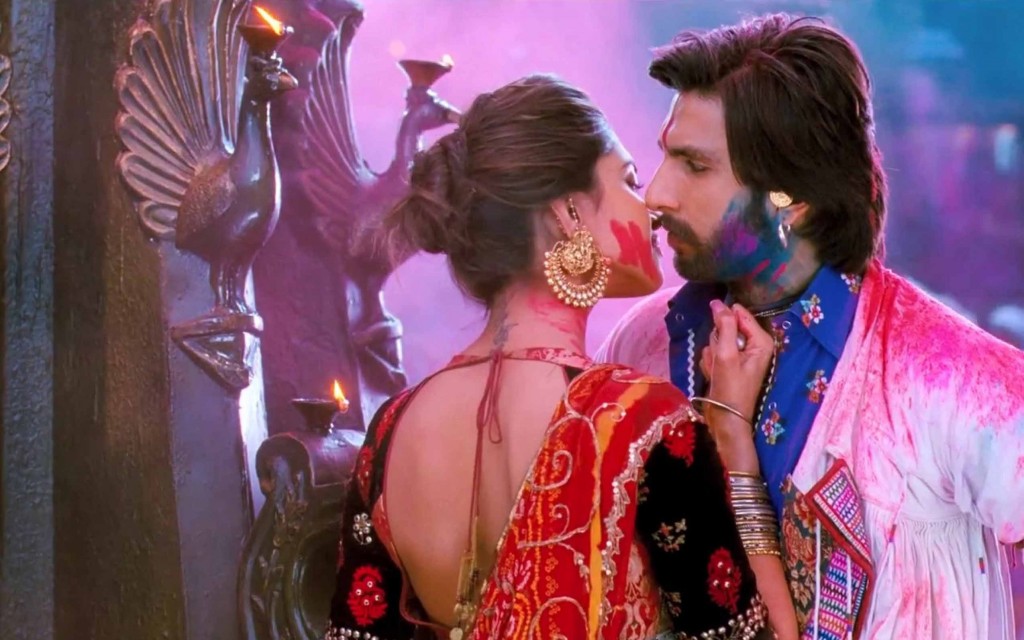 Deepika-and-ranveer-play-holi-in-Ram-Leela-movie-hd-wallpapers