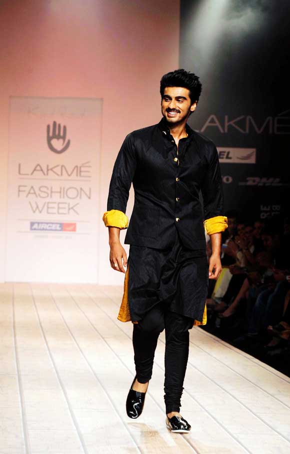 Arjun Kapoor Kurta look at Lakme Fashion Week latest fashion for men Insipred from Arjun Kapoor Look