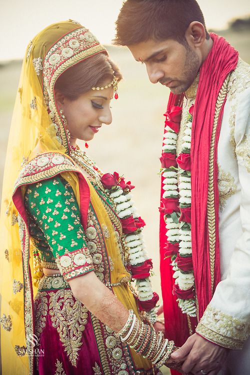 Indian wedding couple posing for pictures | Photo 211920