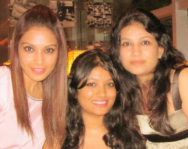 Bipasha-Basu-Bidisha-Basu-and-Vijeyata-Basu pic