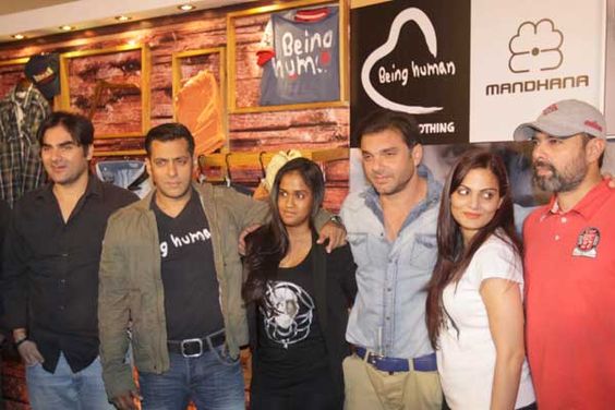 Salman Khan with Arbaaz, Sohail, Alvira and Arpita Bollywood Siblings