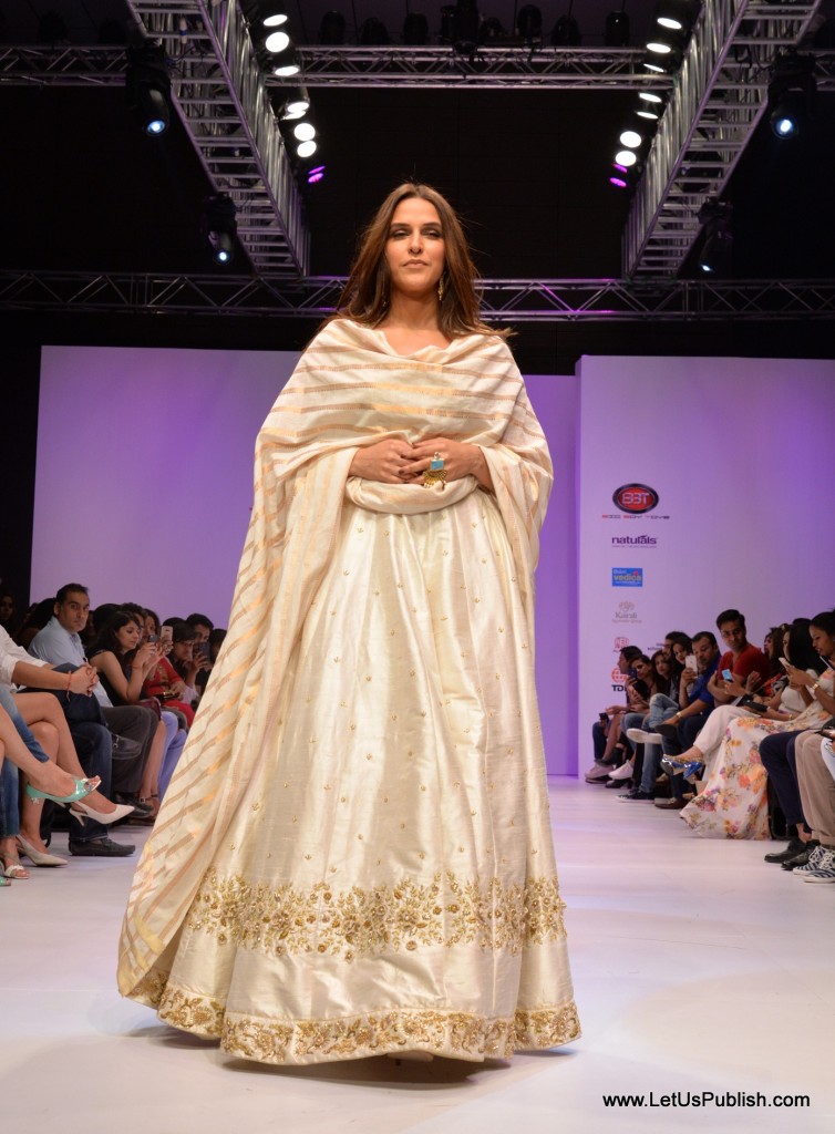 Actress Neha Dhupia Walked the ramp for Mugdha Art Studio 1