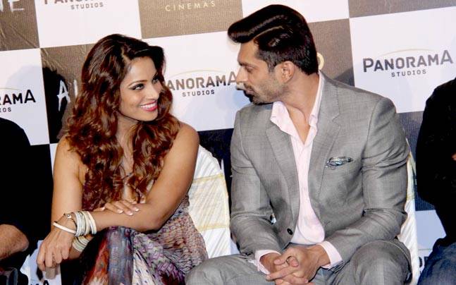 Love couple Bipasha Basu and Karan Singh Grover