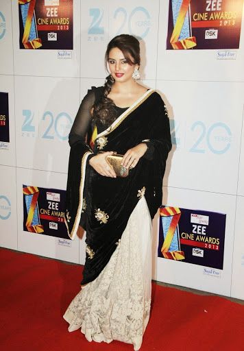 Huma Qureshi in saree - voluptous body shape