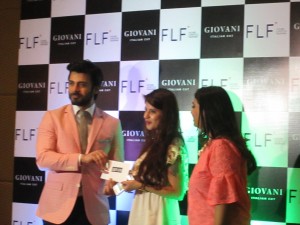 Fawad Khan honoring the winners