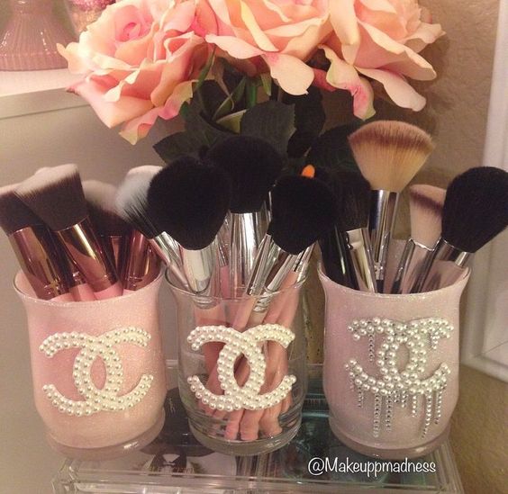 DIY makeup brush holder