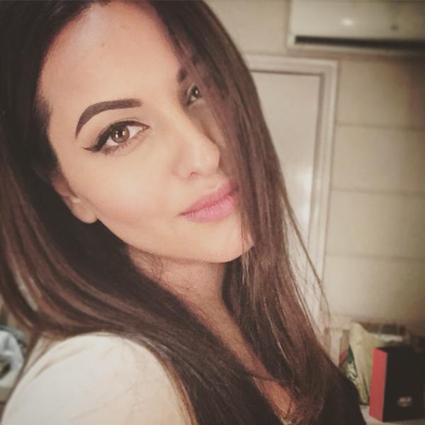 Sonakshi_Selfie 1