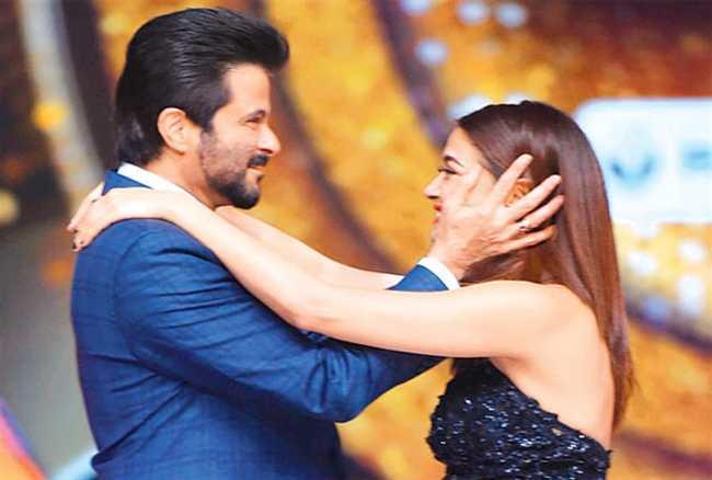 Surveen Chawla with Anil Kapoor at Jhalak Show