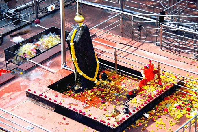 Shri Shani Shingapur - ( Famous Indian Temple)