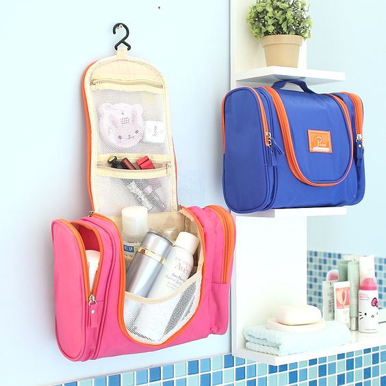 toiletries-bag-for-travelers