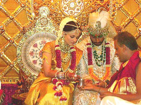 aishwarya-rai-wedding-saree