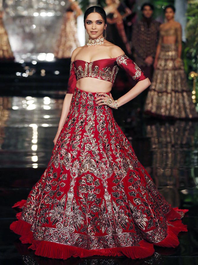  Guide to Select Perfect Bridal Lehenga