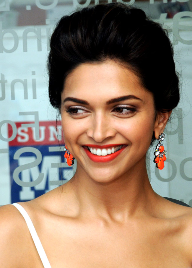 Top Deepika Padukone Lipshades You Should Buy Right Now - Let Us Publish