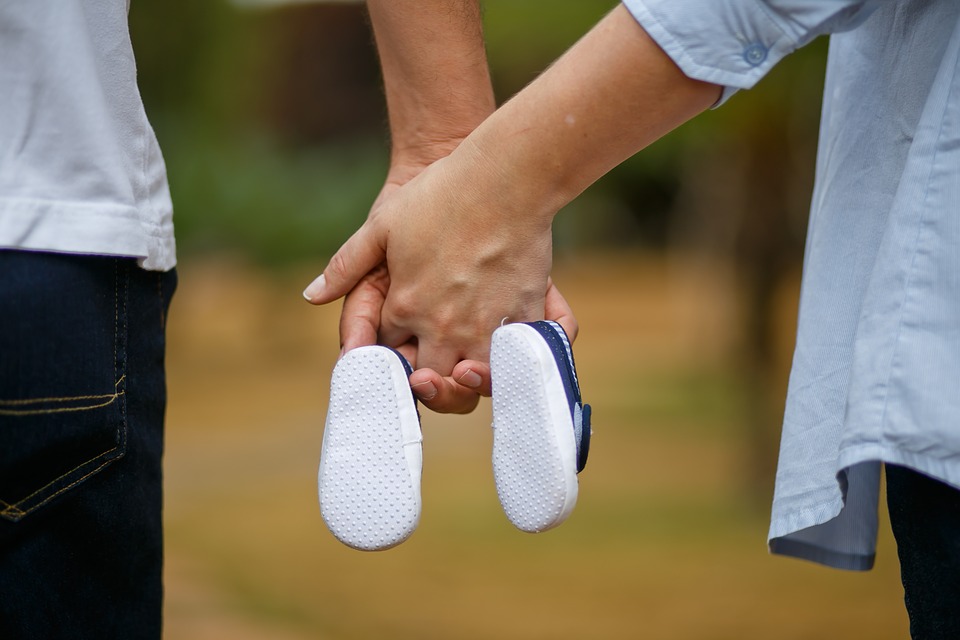 Maternity photoshoot ideas for couples