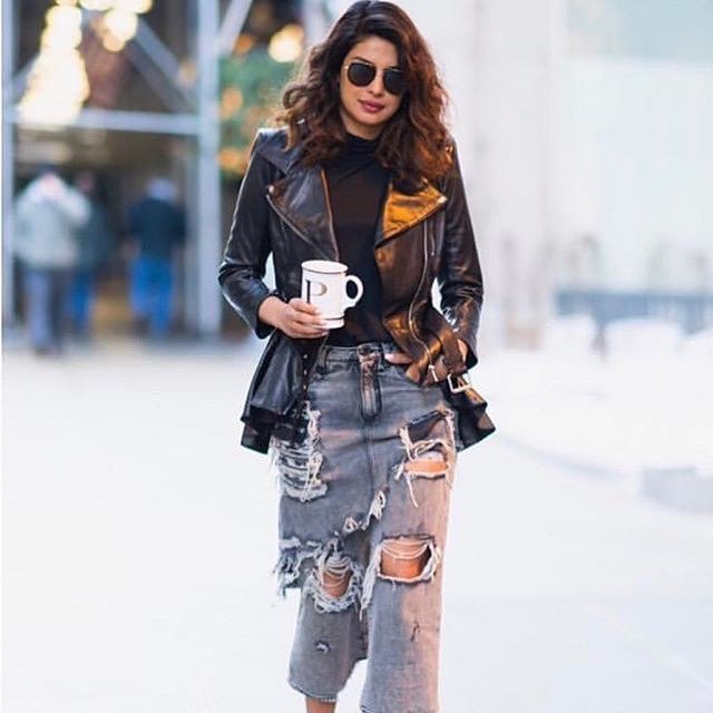 Bollywood's leading ladies who loves to endorse Ripped Jeans - Priyanka Chopra